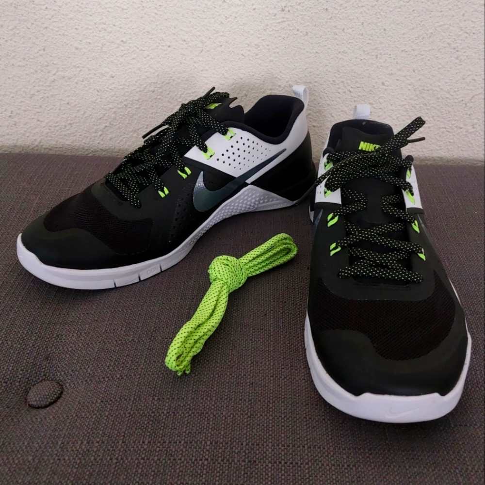NIKE MENS RUNNING SHOE